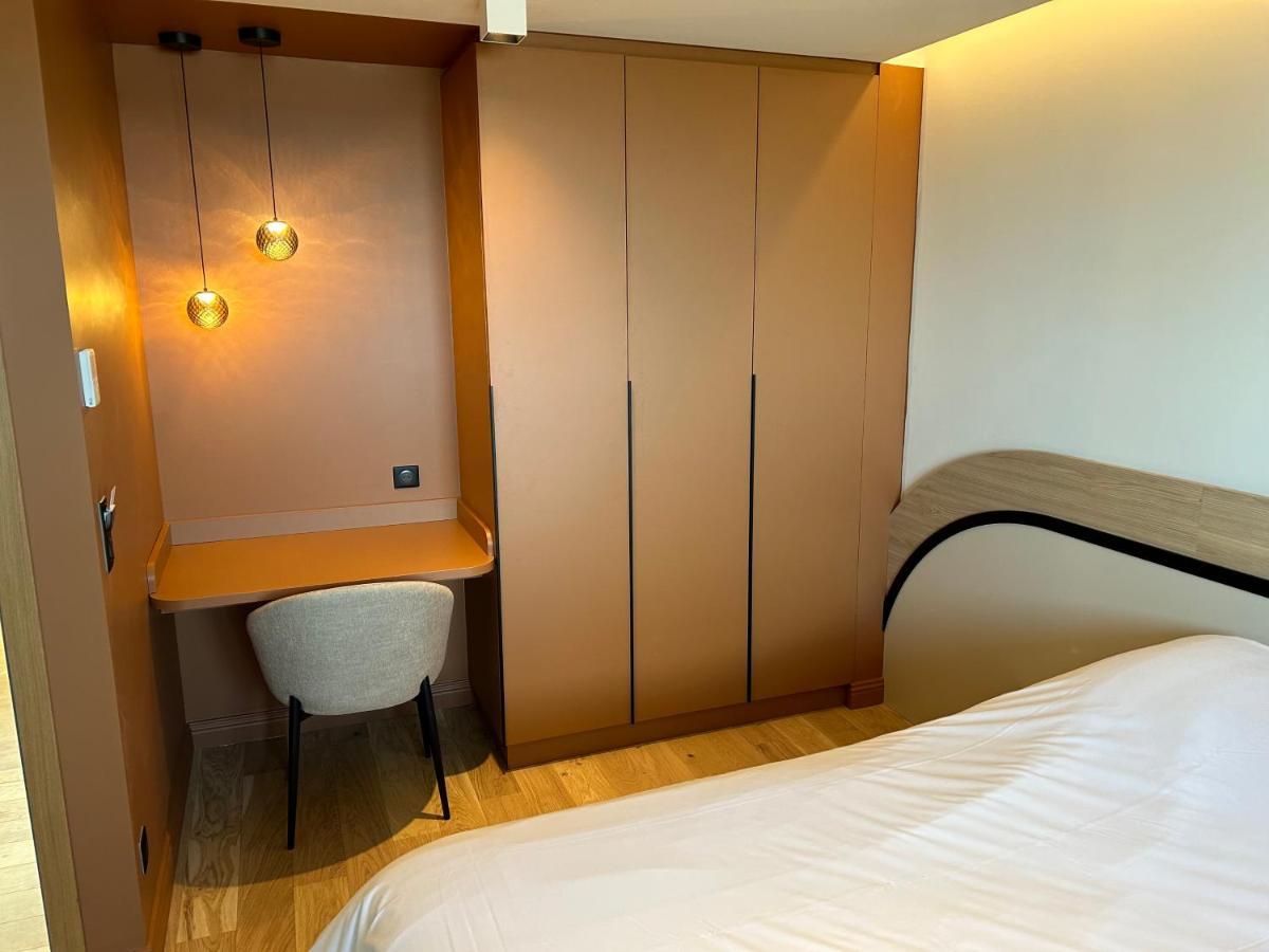 Face A La Hotel